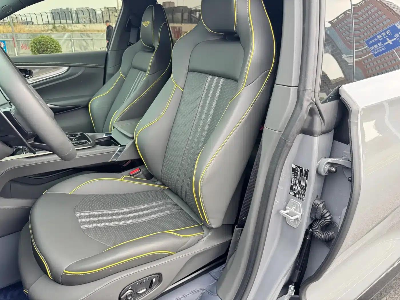 Aston Martin DBX 2025 4.0T V8 707 — миниатюра 14