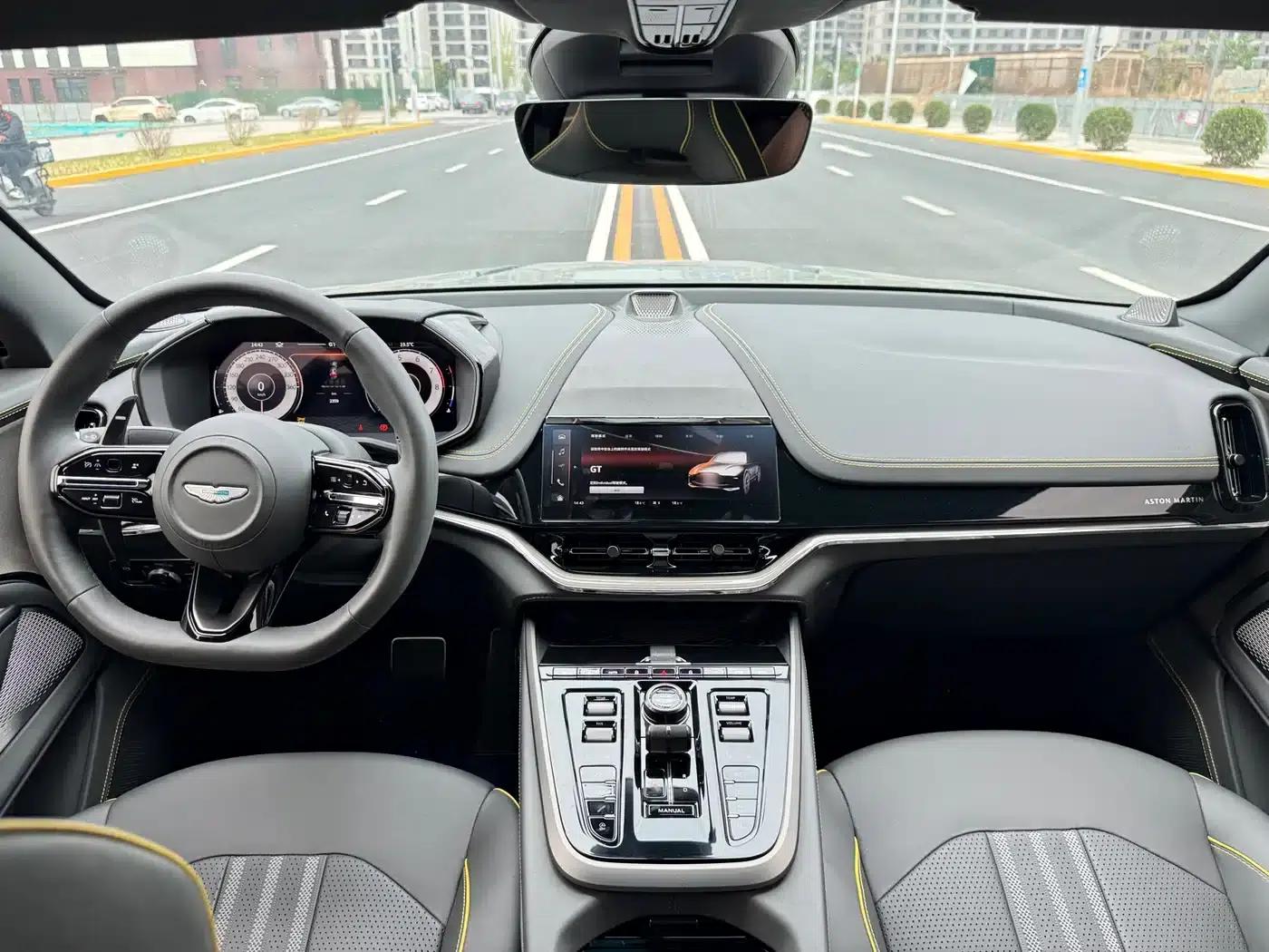 Aston Martin DBX 2025 4.0T V8 707 — миниатюра 17