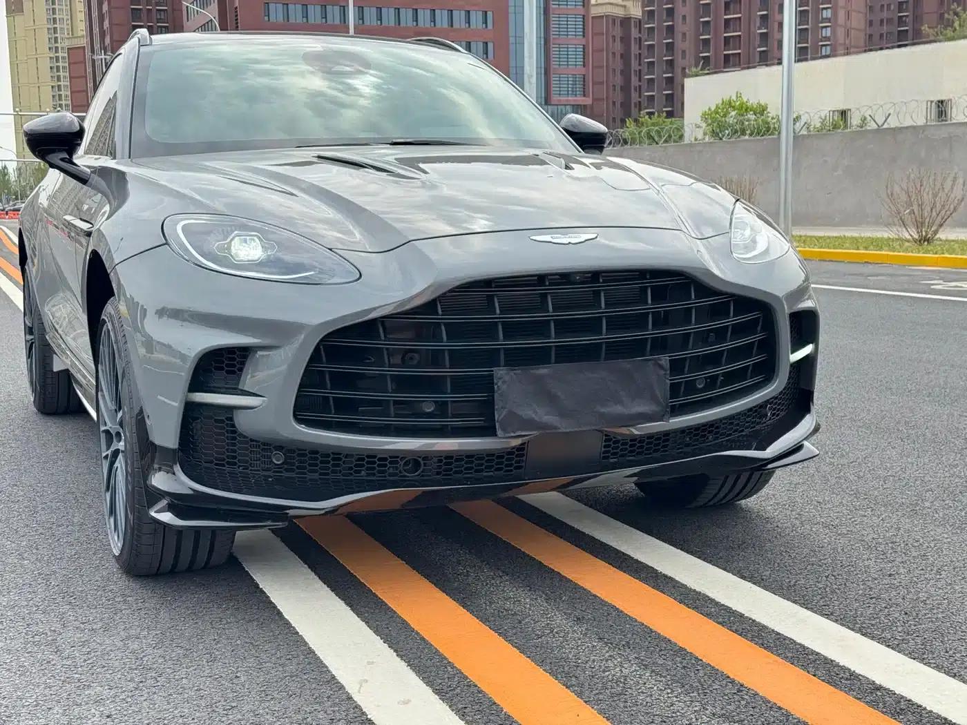 Aston Martin DBX 2025 4.0T V8 707 — миниатюра 3