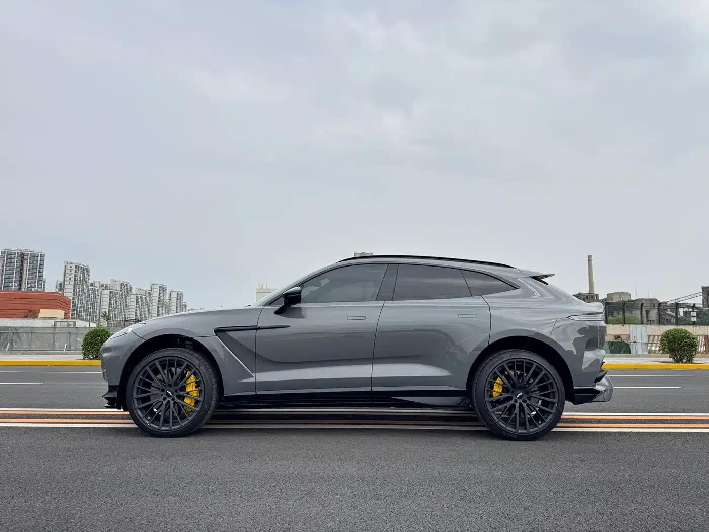 Aston Martin DBX 2025 4.0T V8 707 — миниатюра 8