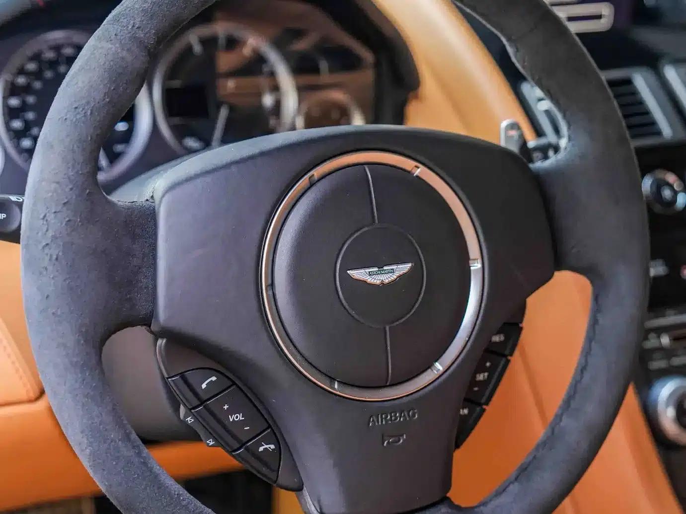 2015 V8 Vantage 4.7L Coupe — миниатюра 11