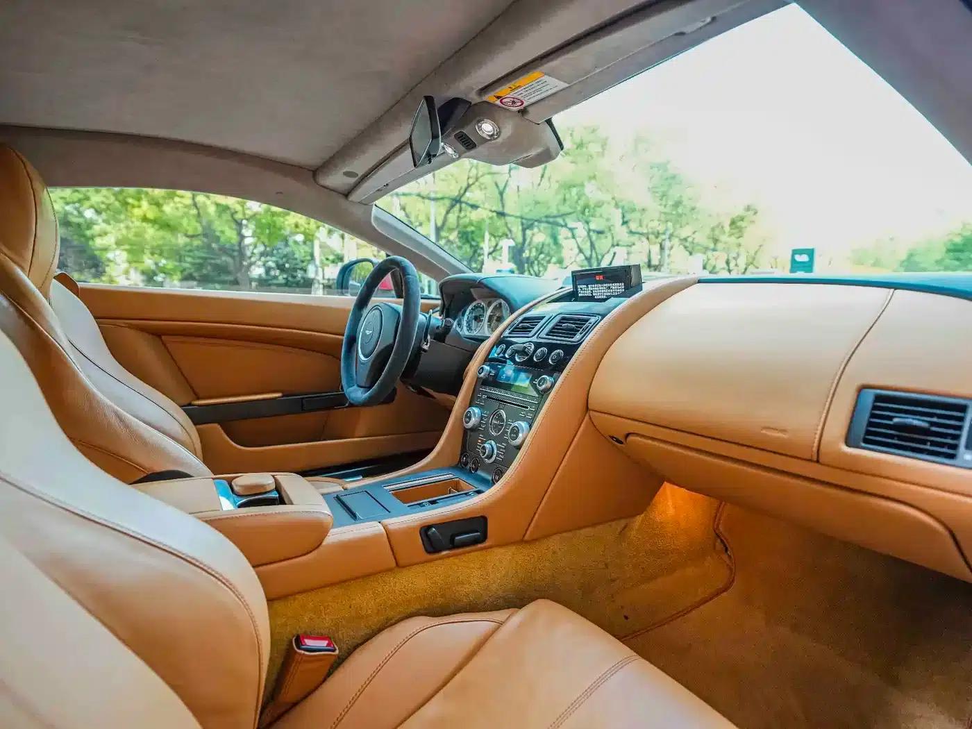 2015 V8 Vantage 4.7L Coupe — миниатюра 16