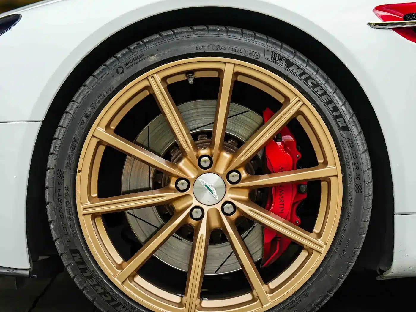2015 V8 Vantage 4.7L Coupe — миниатюра 4