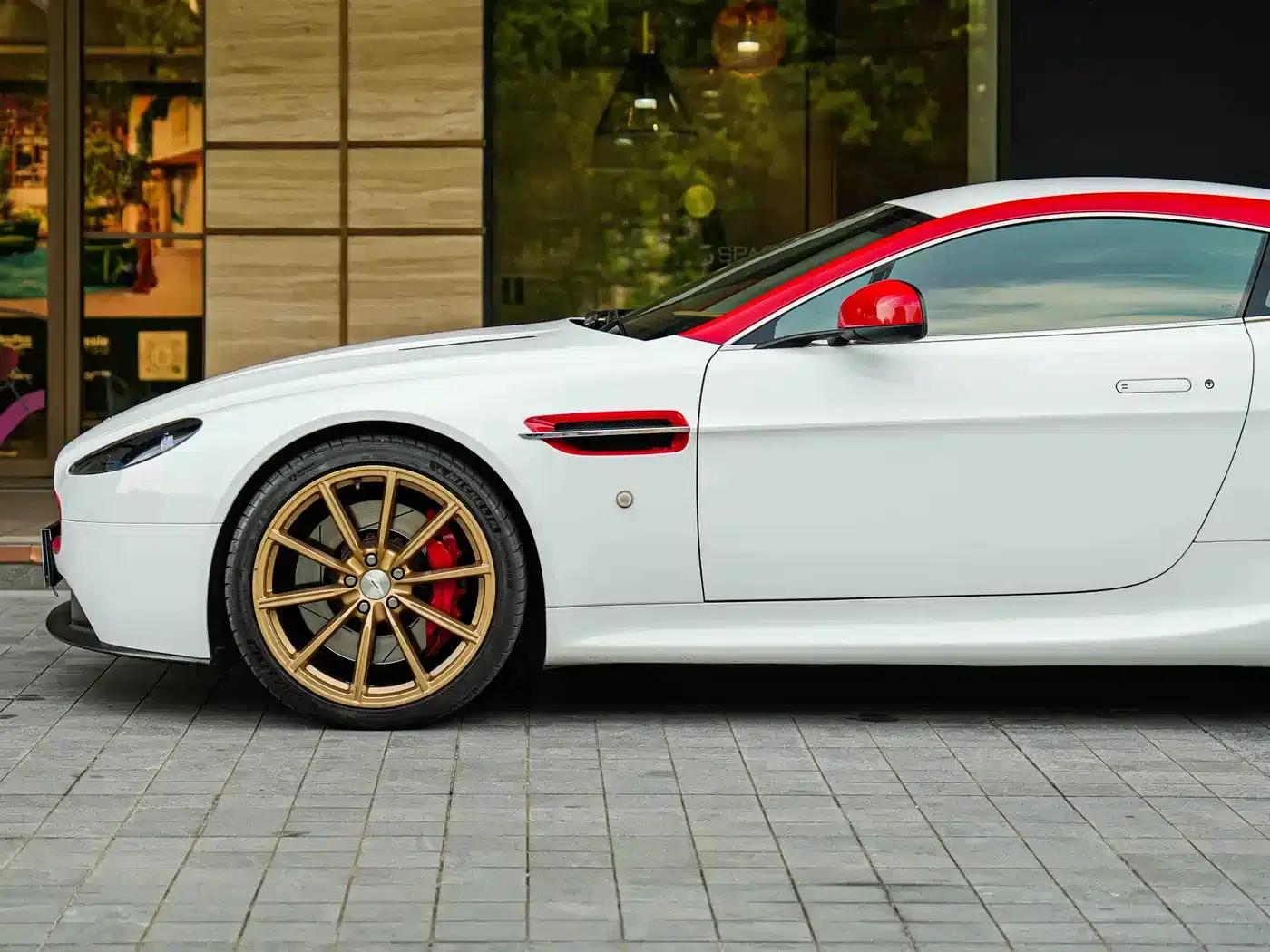 2015 V8 Vantage 4.7L Coupe — миниатюра 5