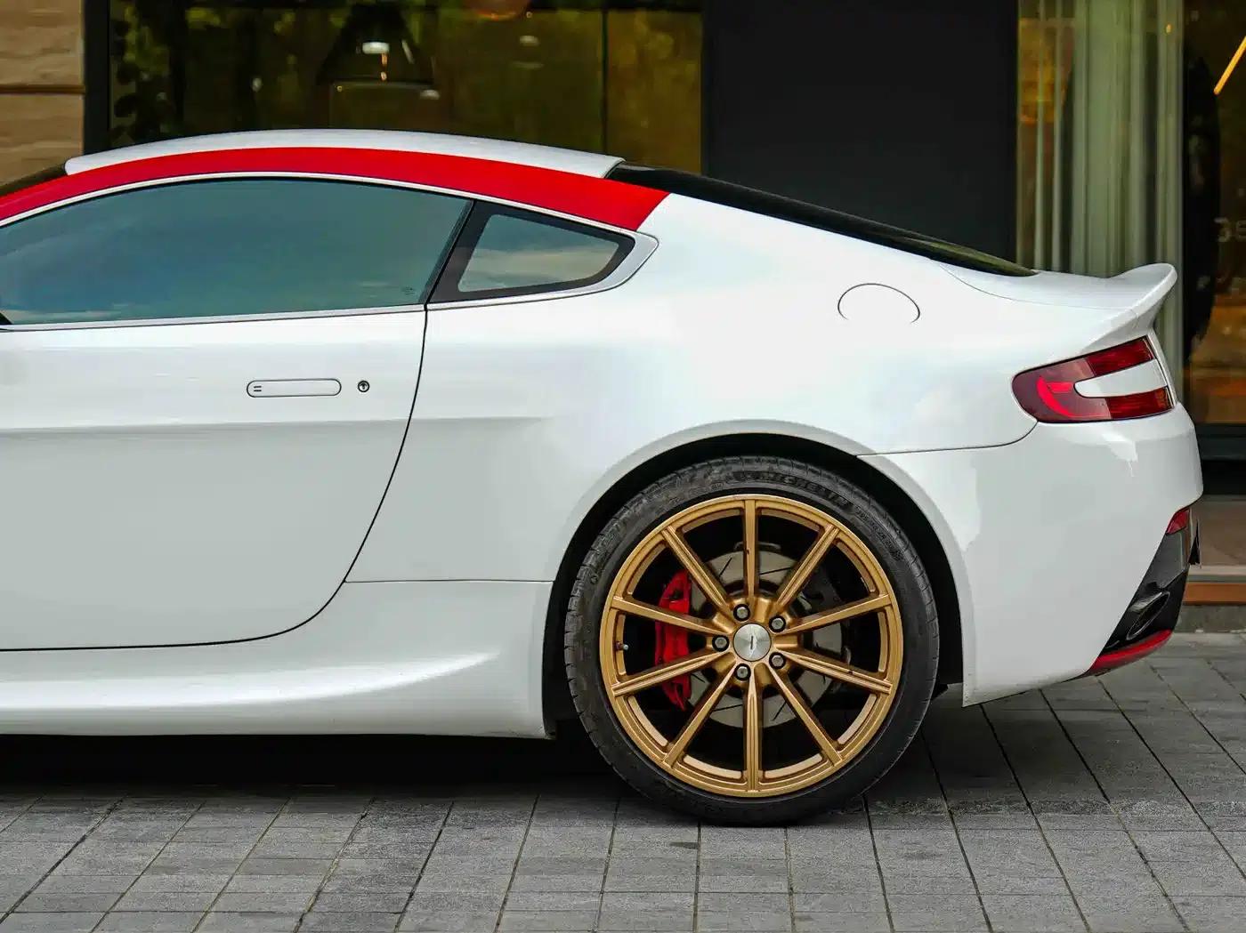 2015 V8 Vantage 4.7L Coupe — миниатюра 6