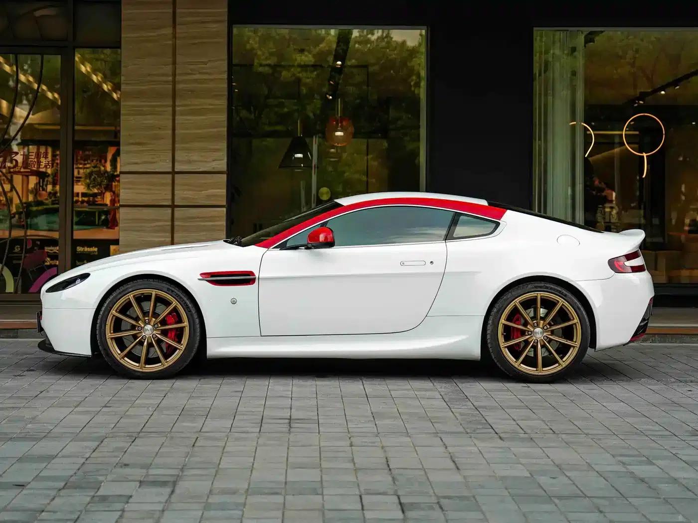 2015 V8 Vantage 4.7L Coupe — миниатюра 7