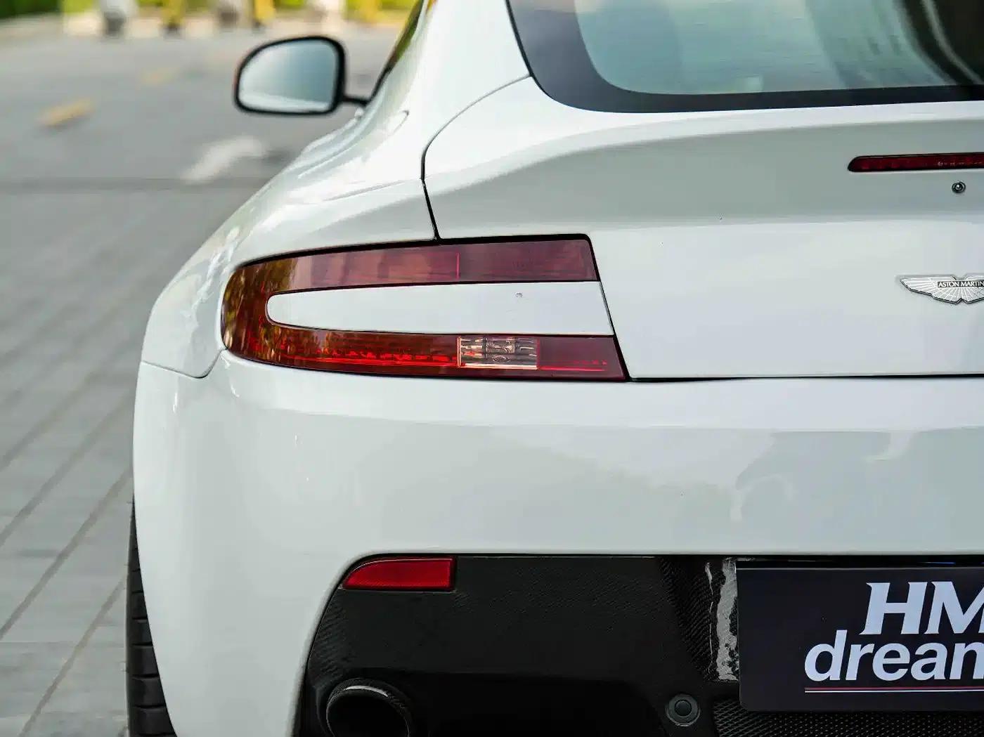 2015 V8 Vantage 4.7L Coupe — миниатюра 8