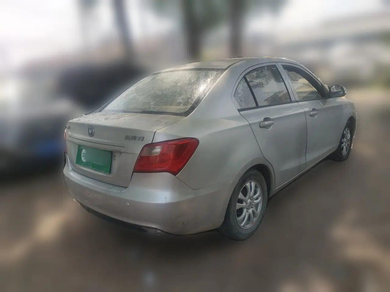 CHANGAN Alsvin V3 2012 1.3L Manual Luxury Version China IV Standard — миниатюра 6