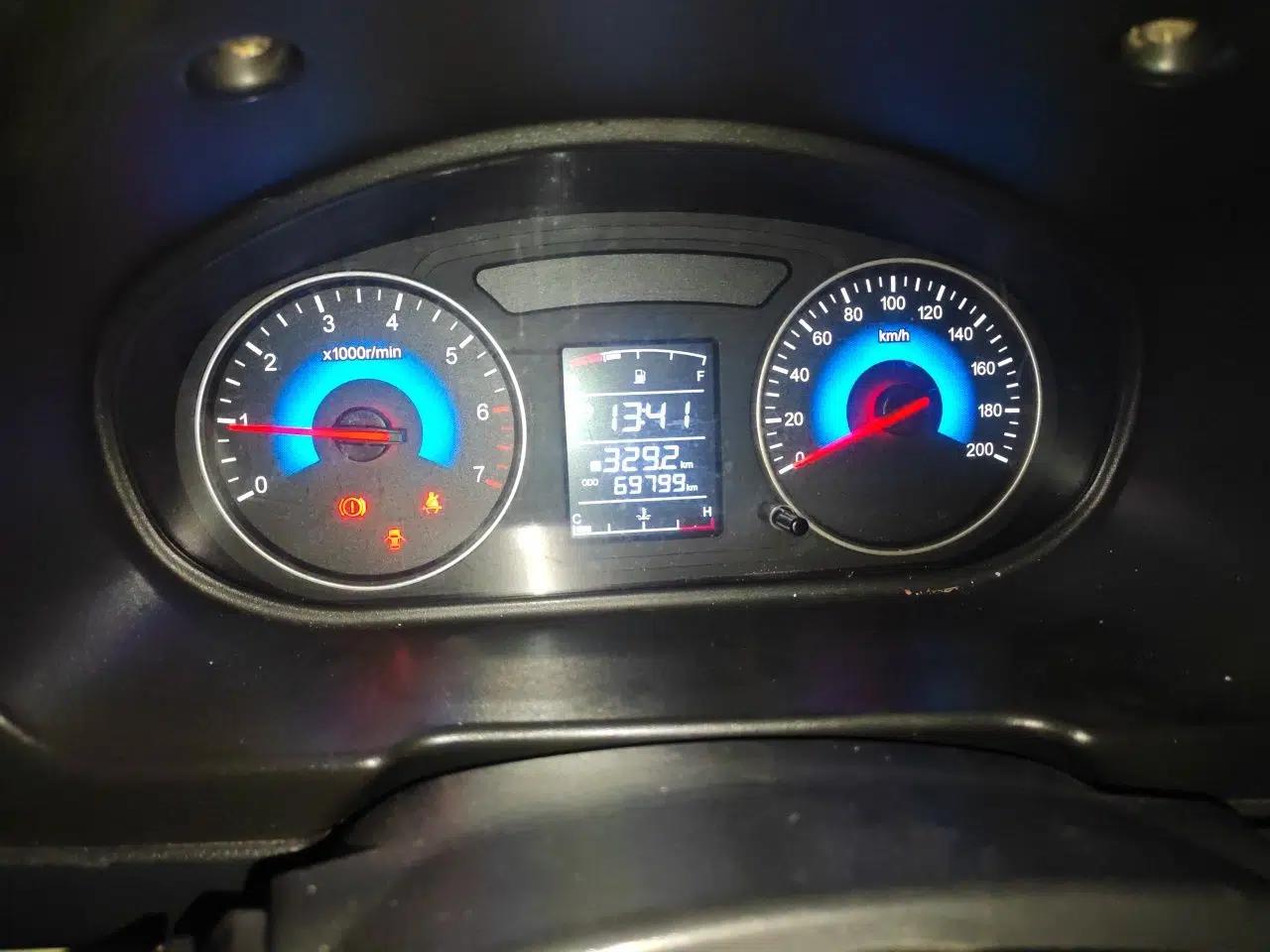 Dongfeng Fengon 370 2016 1.5L Manual Standard Edition SFG15-02 7 Seats — миниатюра 12