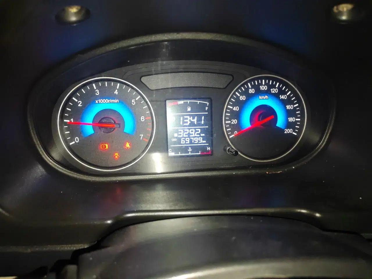 Dongfeng Fengon 370 2016 1.5L Manual Standard Edition SFG15-02 7 Seats — миниатюра 13