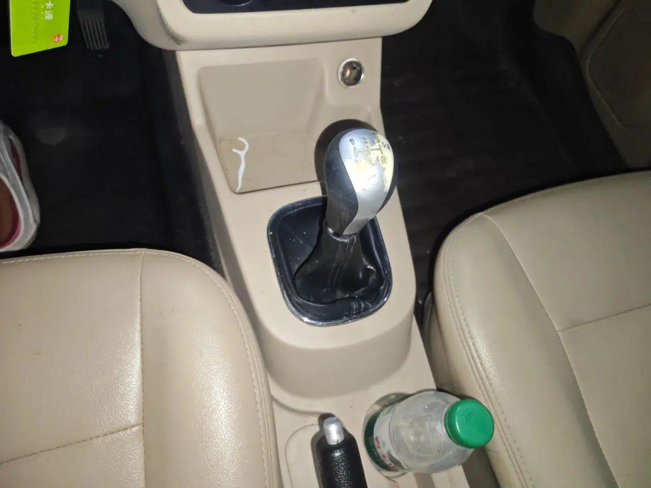 Dongfeng Fengon 370 2016 1.5L Manual Standard Edition SFG15-02 7 Seats — миниатюра 15