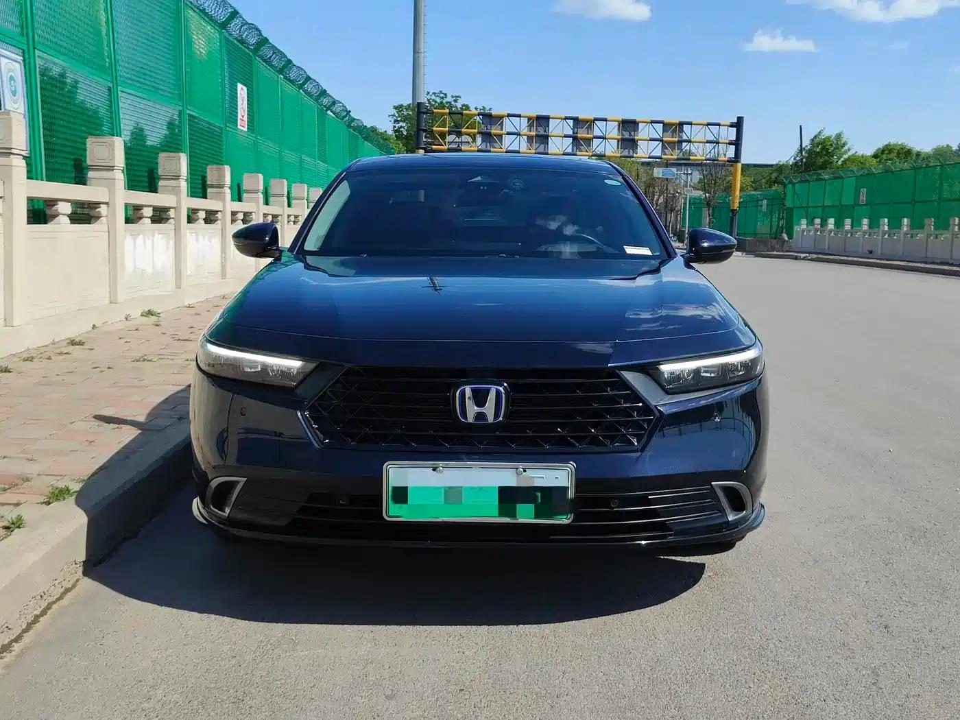 Accord PHEV 2023 2.0L e:PHEV Premium Edition — миниатюра 2