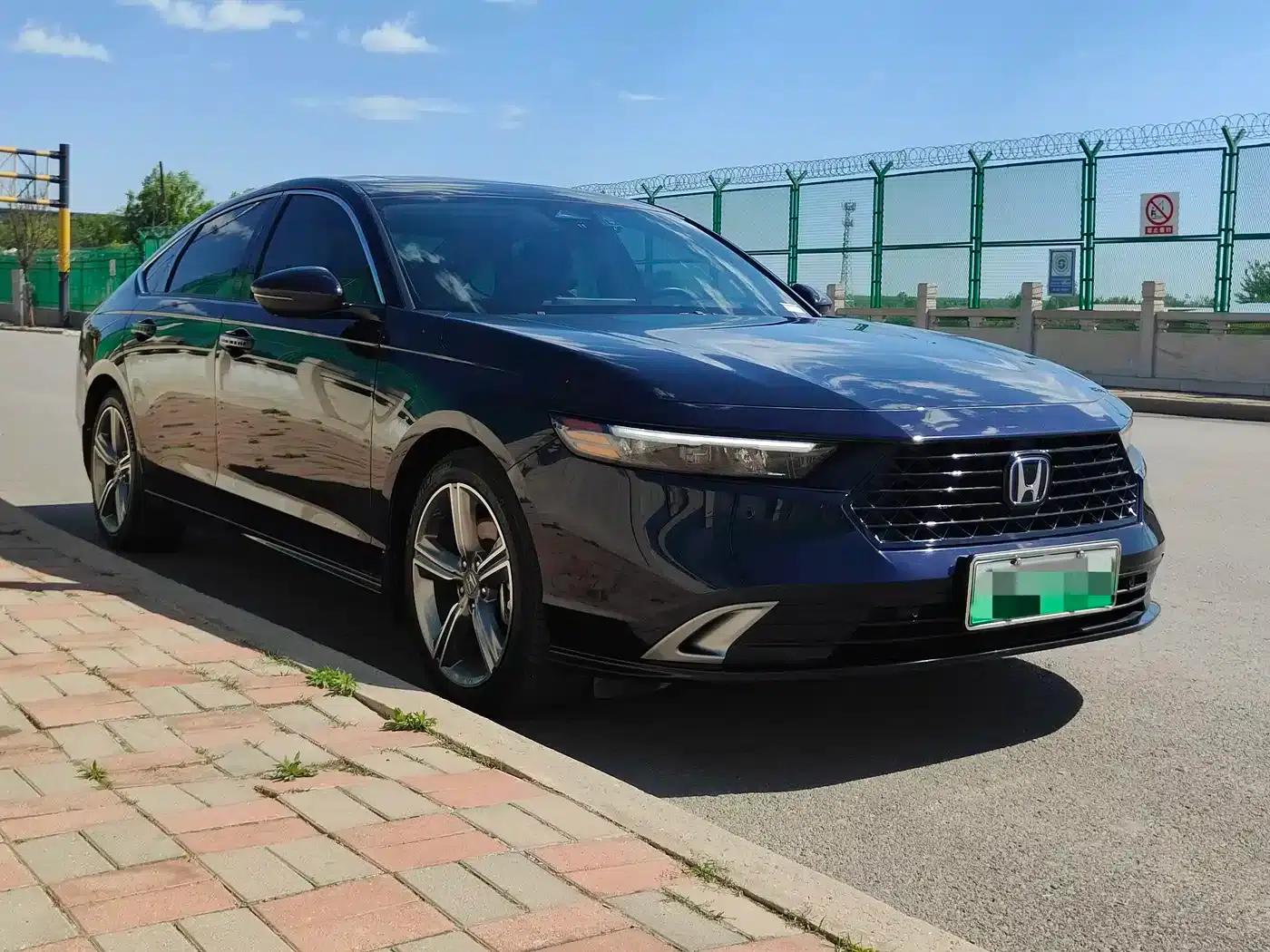 Accord PHEV 2023 2.0L e:PHEV Premium Edition — миниатюра 3