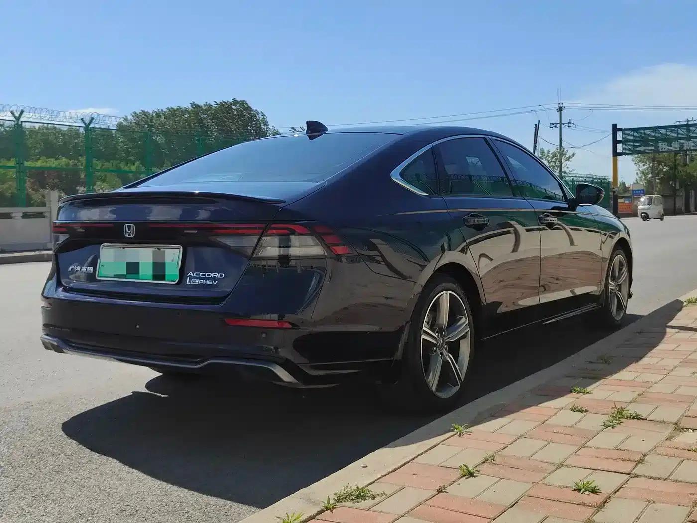 Accord PHEV 2023 2.0L e:PHEV Premium Edition — миниатюра 4