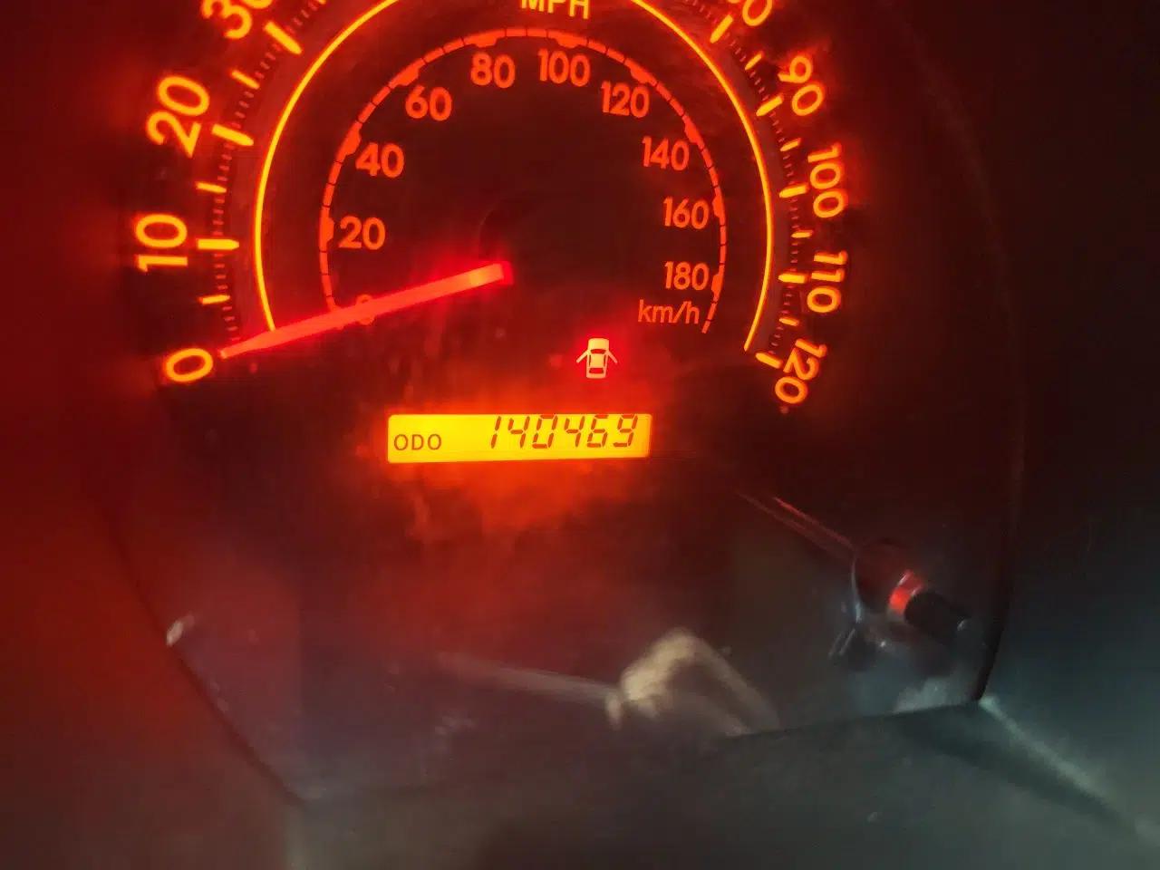 Toyota Tundra 2011 5.7 Standard Edition — миниатюра 13