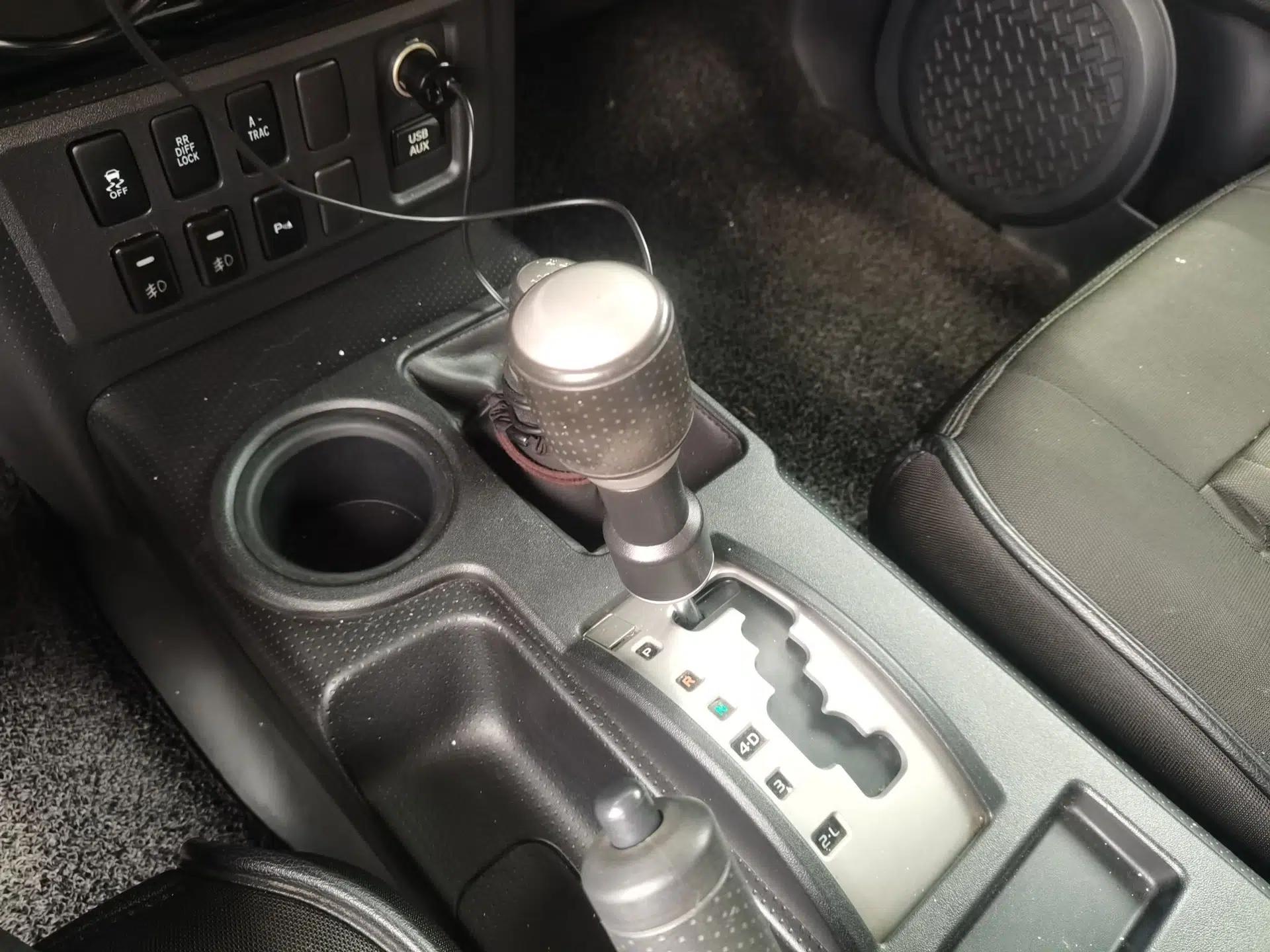 Toyota FJ Cruiser 2010 4.0L — миниатюра 15