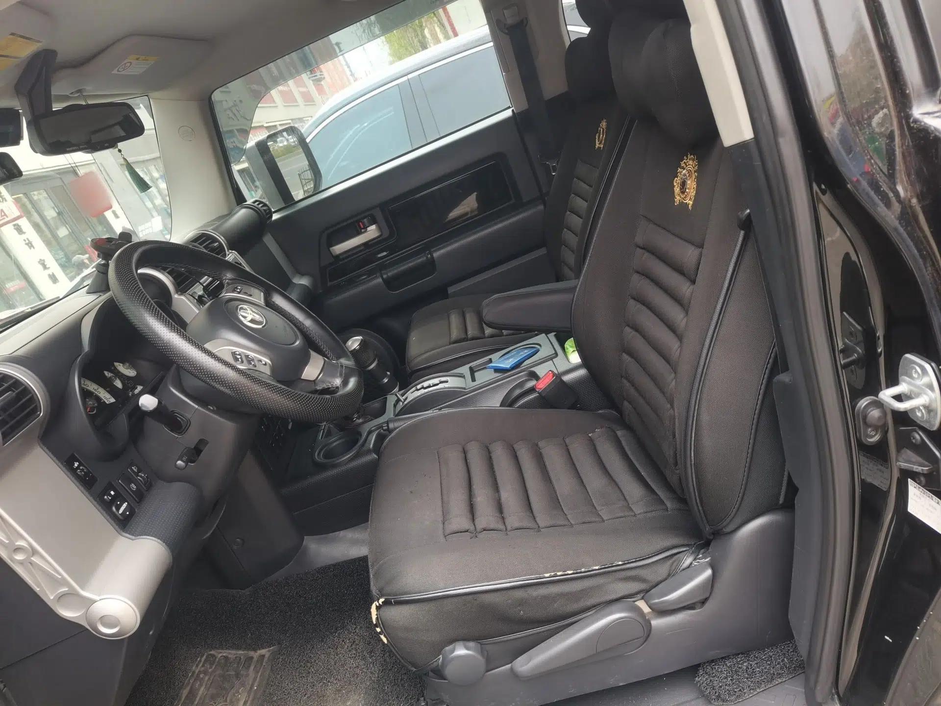 Toyota FJ Cruiser 2010 4.0L — миниатюра 16