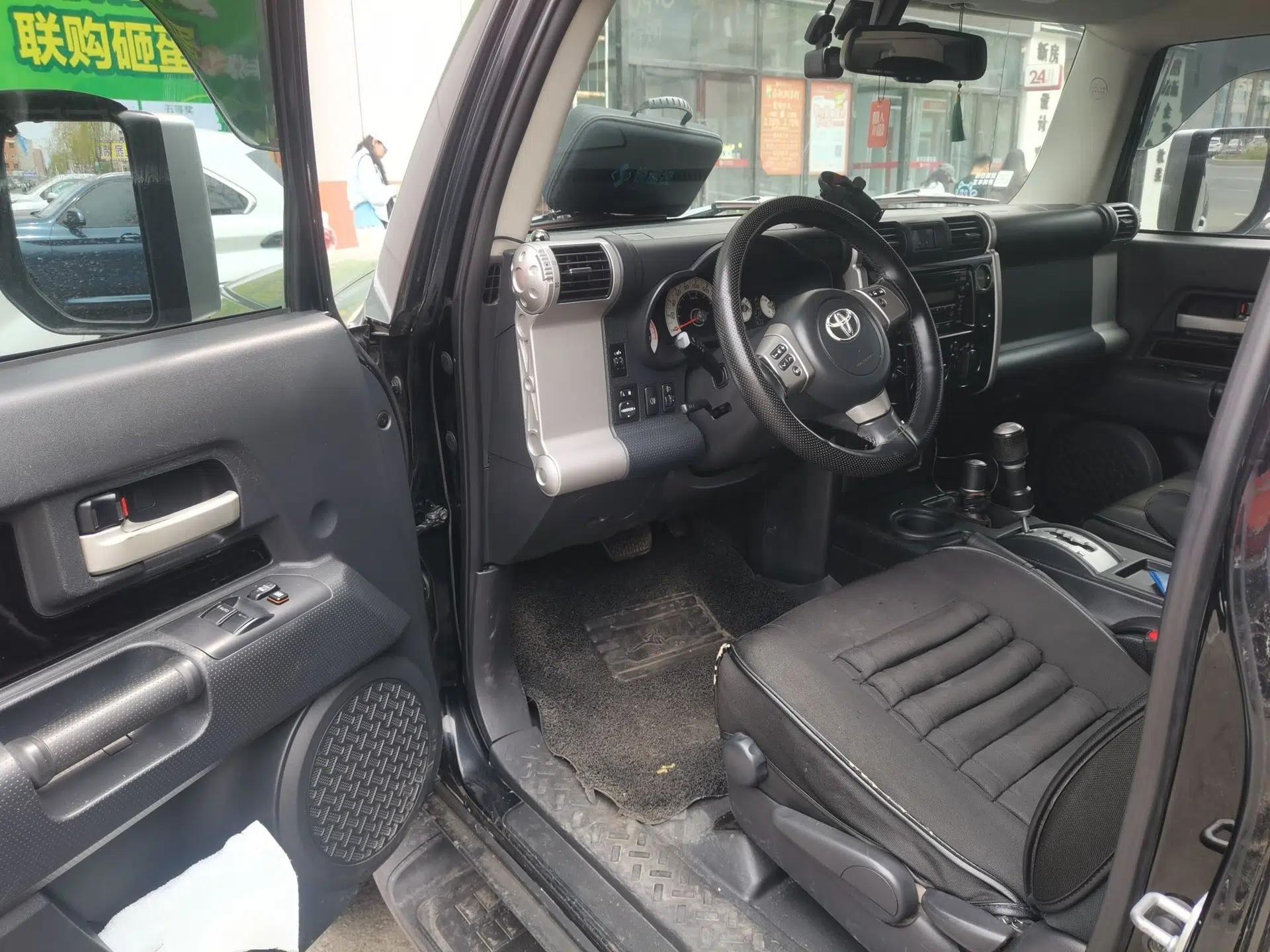 Toyota FJ Cruiser 2010 4.0L — миниатюра 17