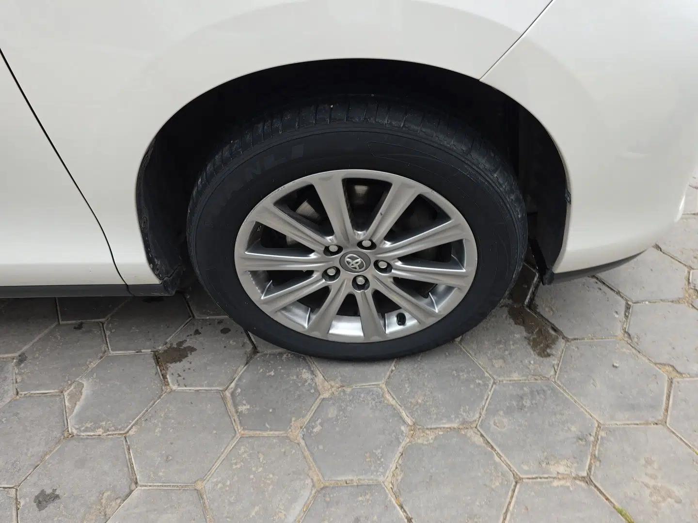 Toyota Previa  — миниатюра 8