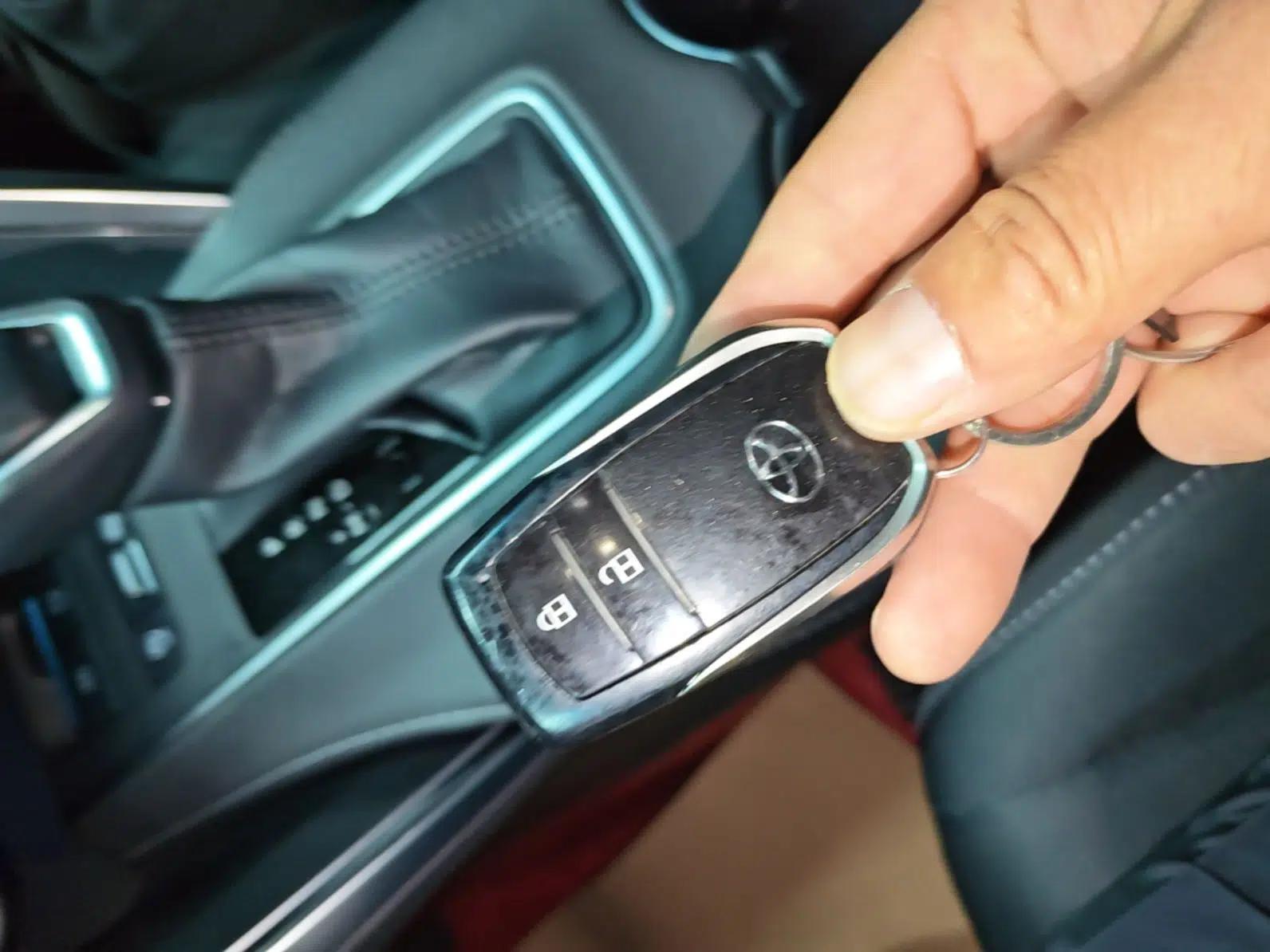 Toyota Harrier 2022 2.0L CVT Two-Wheel Drive Entry Version — миниатюра 12