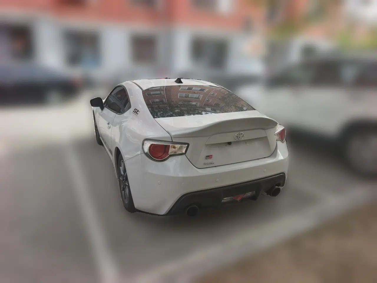 Toyota 86 2013 2.0L Automatic Luxury Version — миниатюра 4