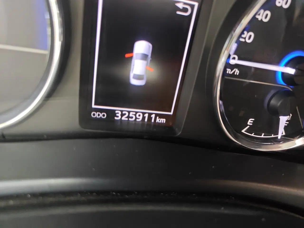 Toyota Corolla Hybrid E+ 2019 1.8L E-CVT Leading Edition — миниатюра 13