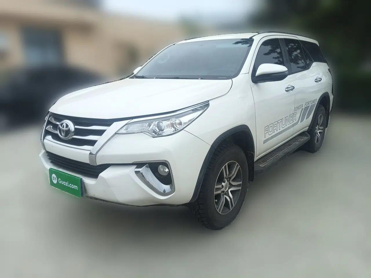 Toyota Fortuner  — миниатюра 1