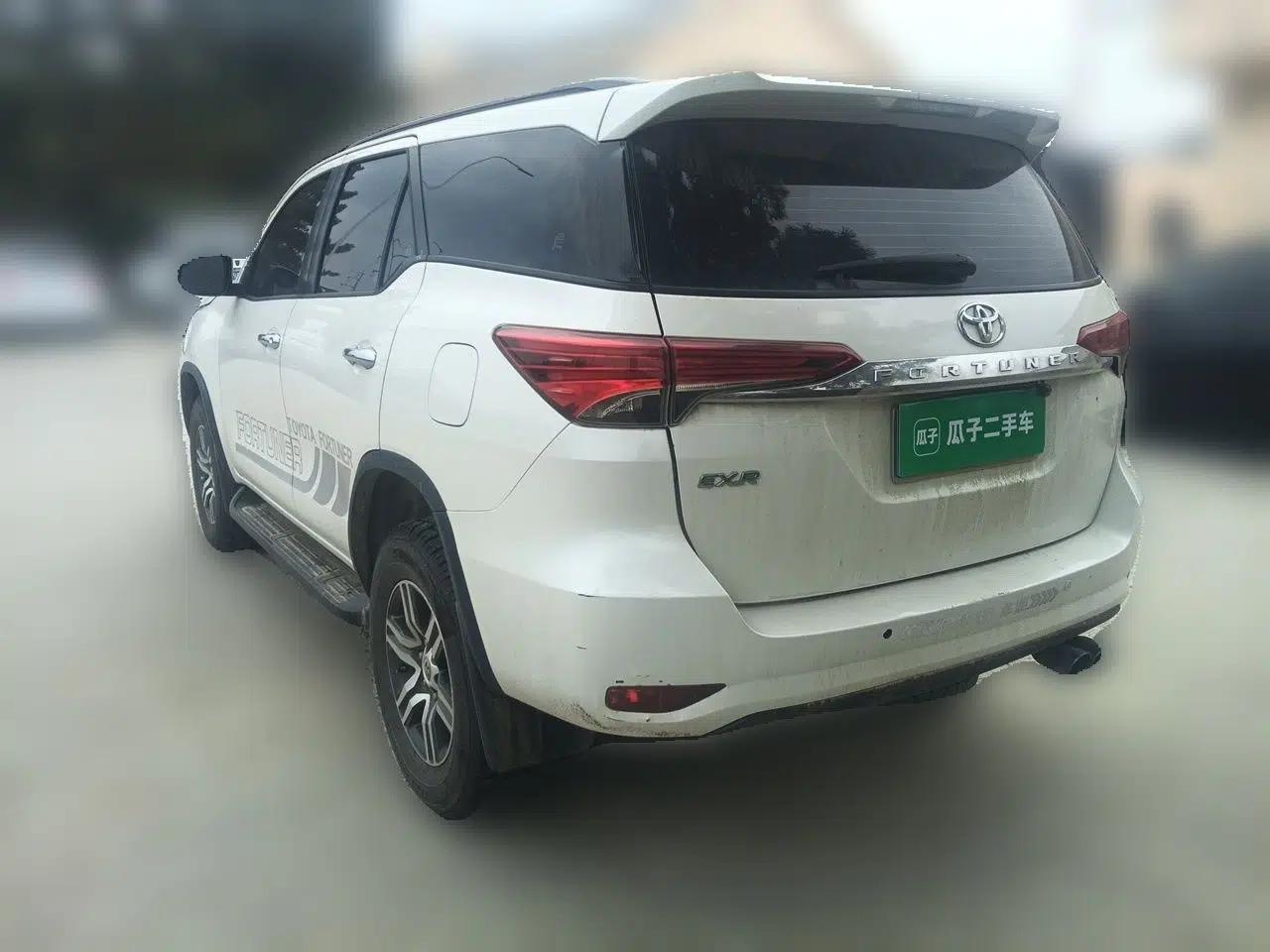 Toyota Fortuner  — миниатюра 4