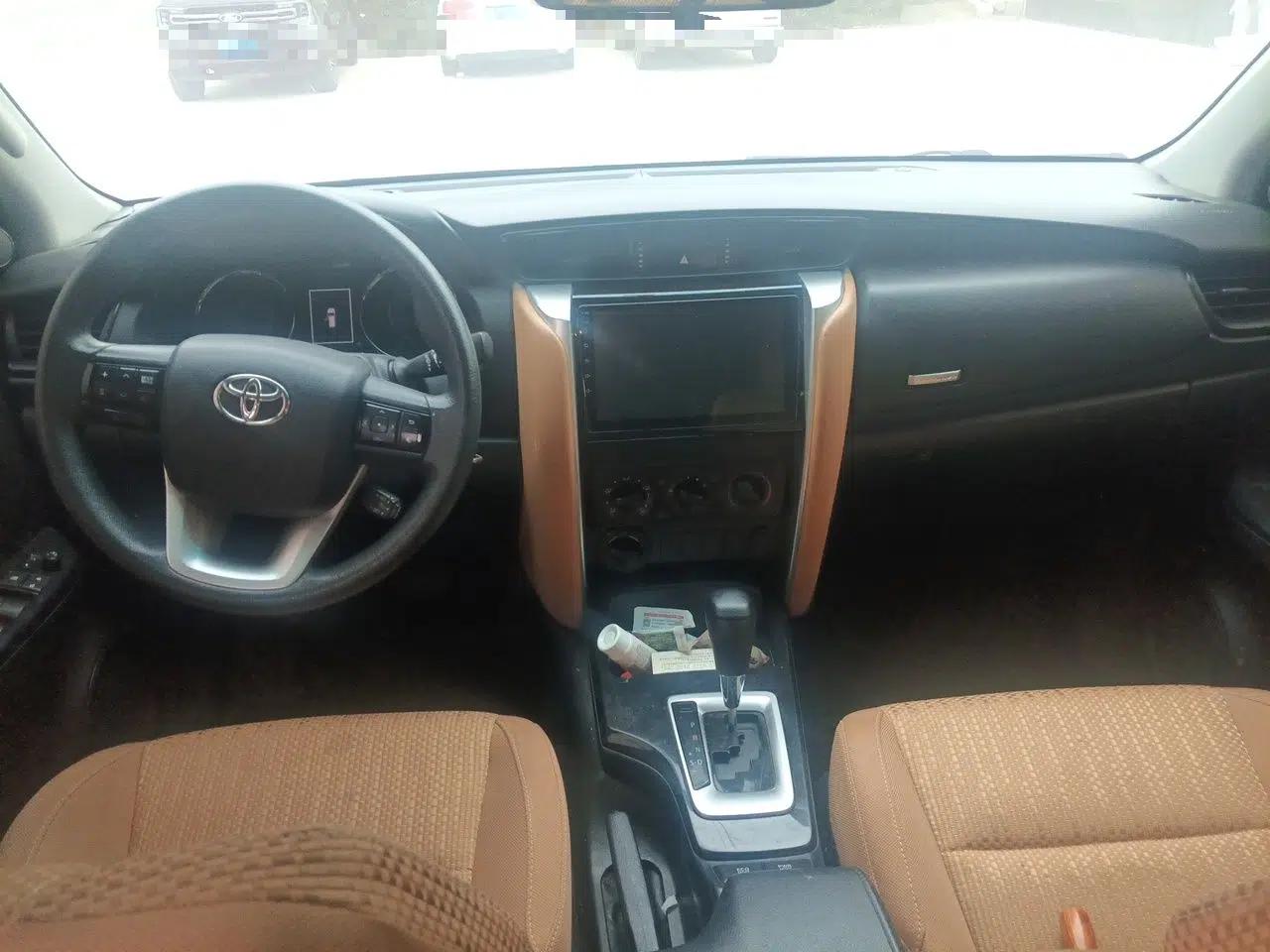 Toyota Fortuner  — миниатюра 10