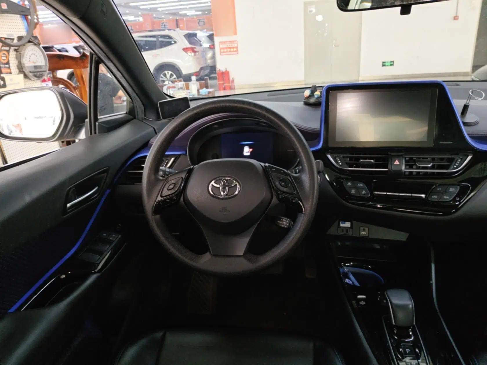 Toyota C-HR EV 2020 Luxury Sunroof Edition — миниатюра 14