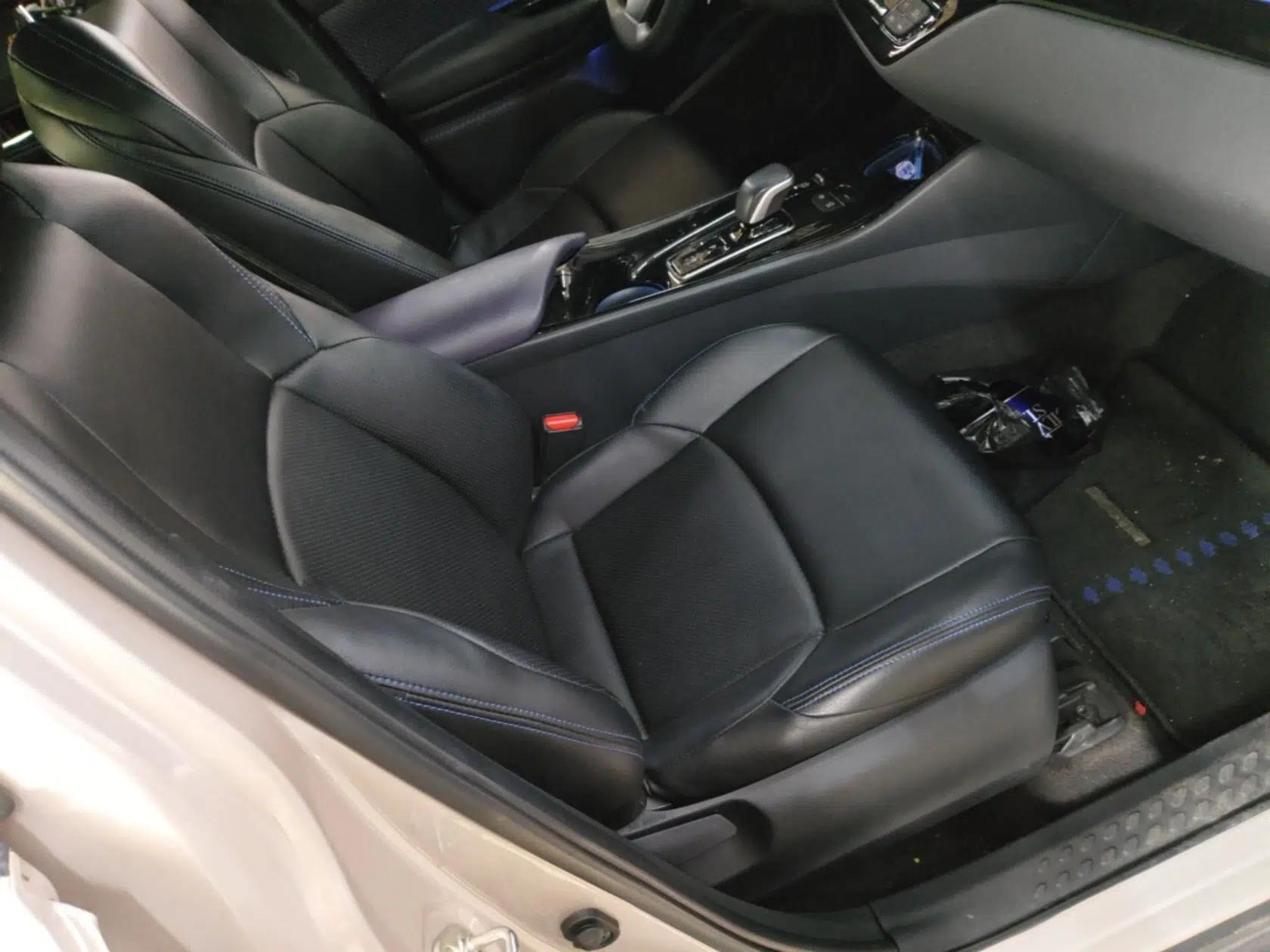 Toyota C-HR EV 2020 Luxury Sunroof Edition — миниатюра 23