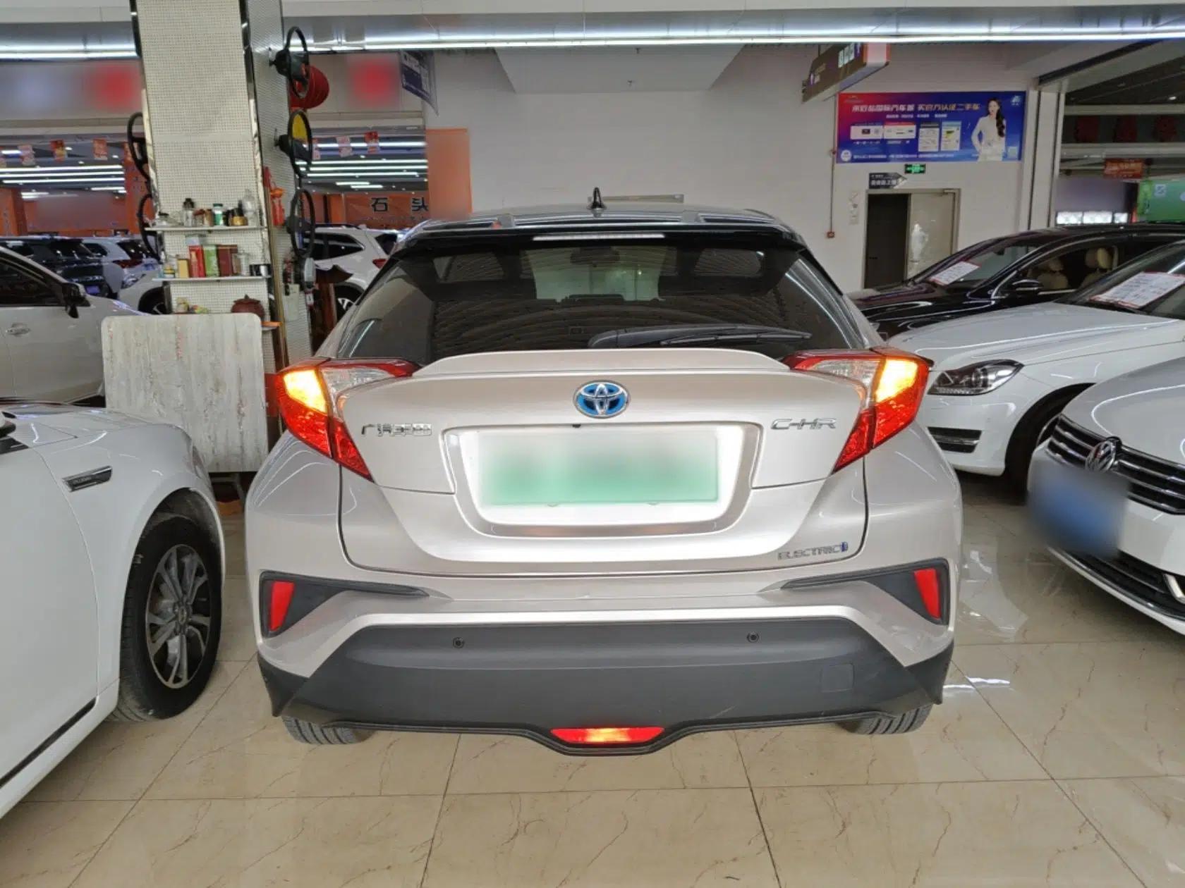 Toyota C-HR EV 2020 Luxury Sunroof Edition — миниатюра 5