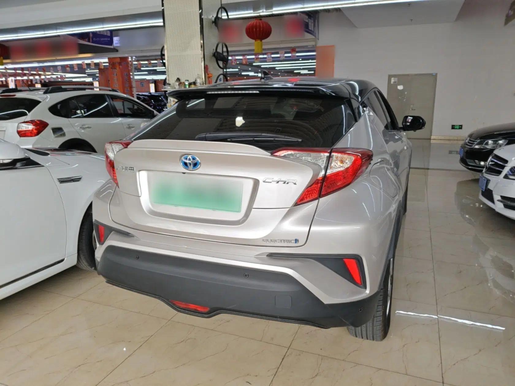 Toyota C-HR EV 2020 Luxury Sunroof Edition — миниатюра 6