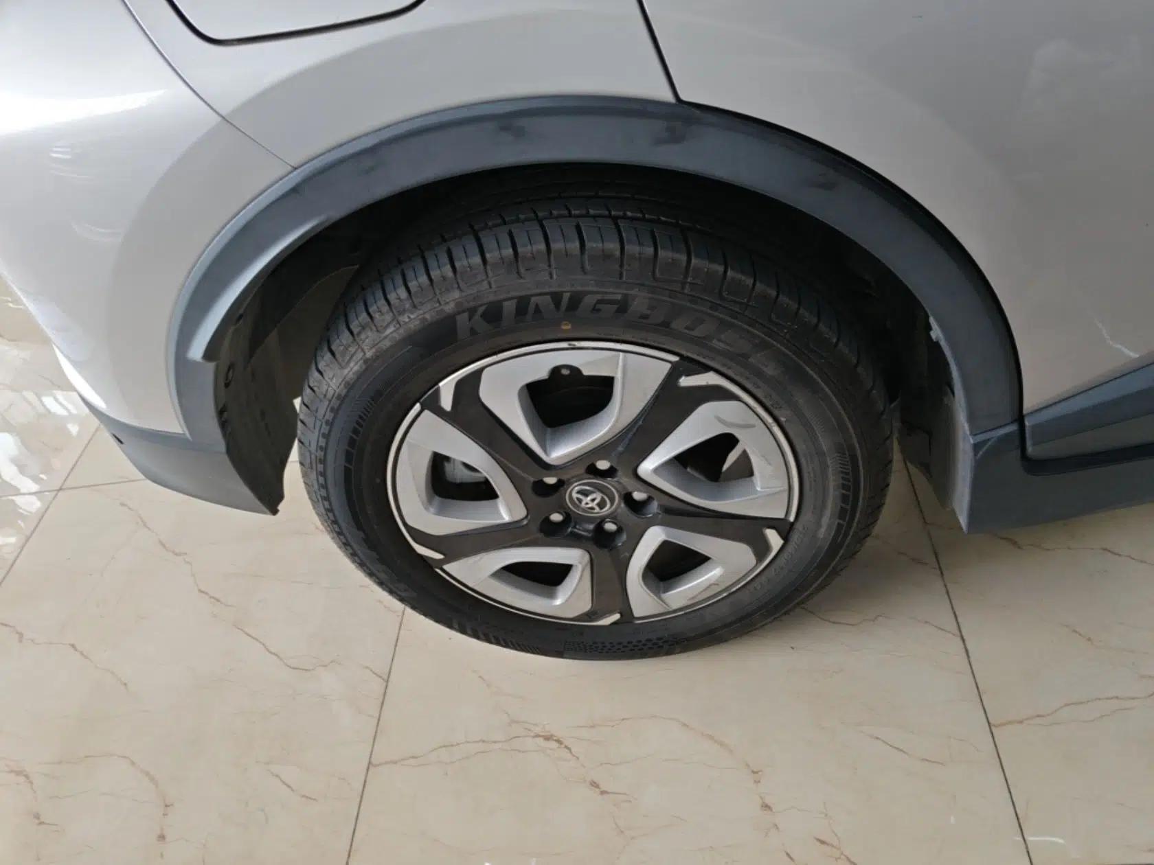 Toyota C-HR EV 2020 Luxury Sunroof Edition — миниатюра 10