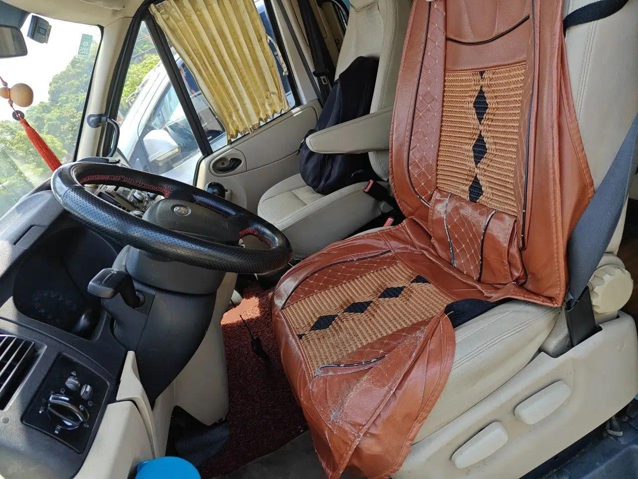 Ford Transit Custom 2016 2.2T Long-Wheelbase 9-Seater Mid-Roof Luxury Coach with 135 Horsepower — миниатюра 16