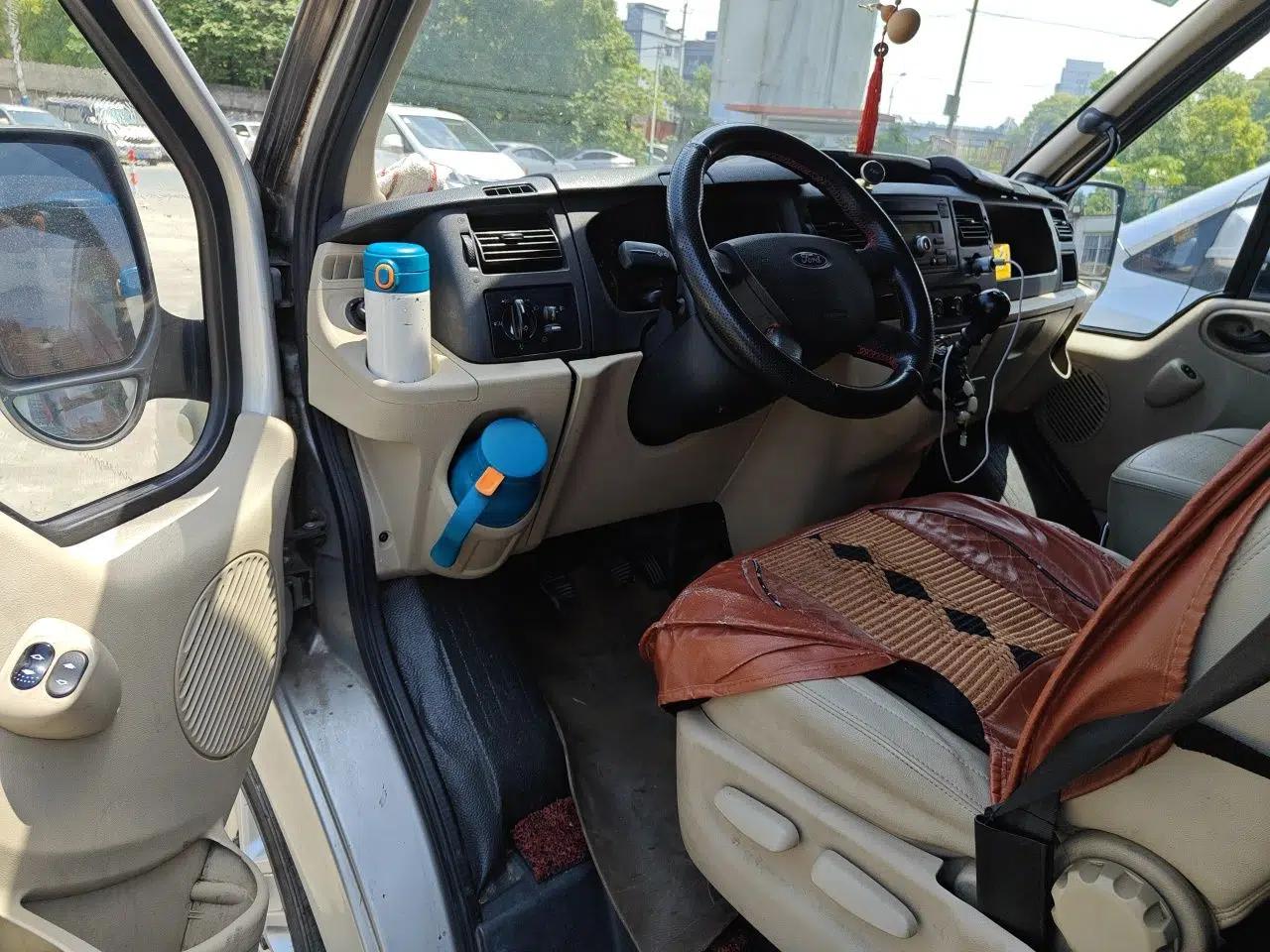 Ford Transit Custom 2016 2.2T Long-Wheelbase 9-Seater Mid-Roof Luxury Coach with 135 Horsepower — миниатюра 17