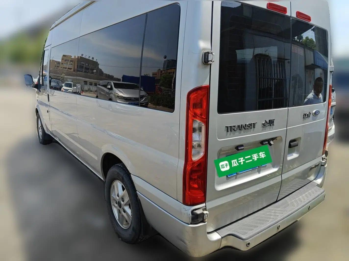 Ford Transit Custom 2016 2.2T Long-Wheelbase 9-Seater Mid-Roof Luxury Coach with 135 Horsepower — миниатюра 4