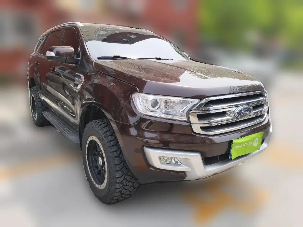 Ford Everest 2017 2.0T Gasoline Automatic 4x4 Luxury Edition 7 Seats — миниатюра 3
