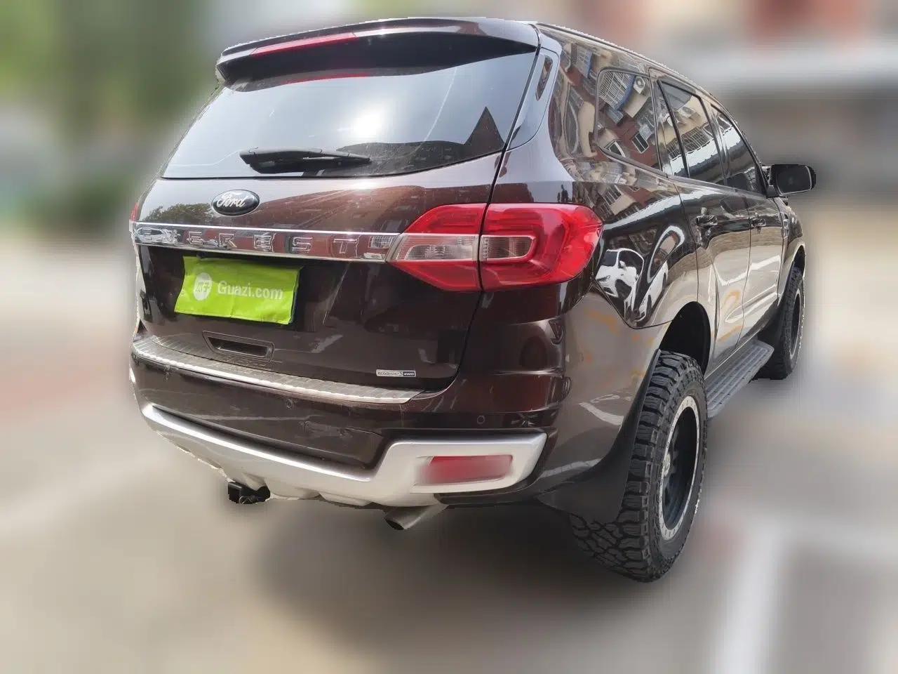 Ford Everest 2017 2.0T Gasoline Automatic 4x4 Luxury Edition 7 Seats — миниатюра 6