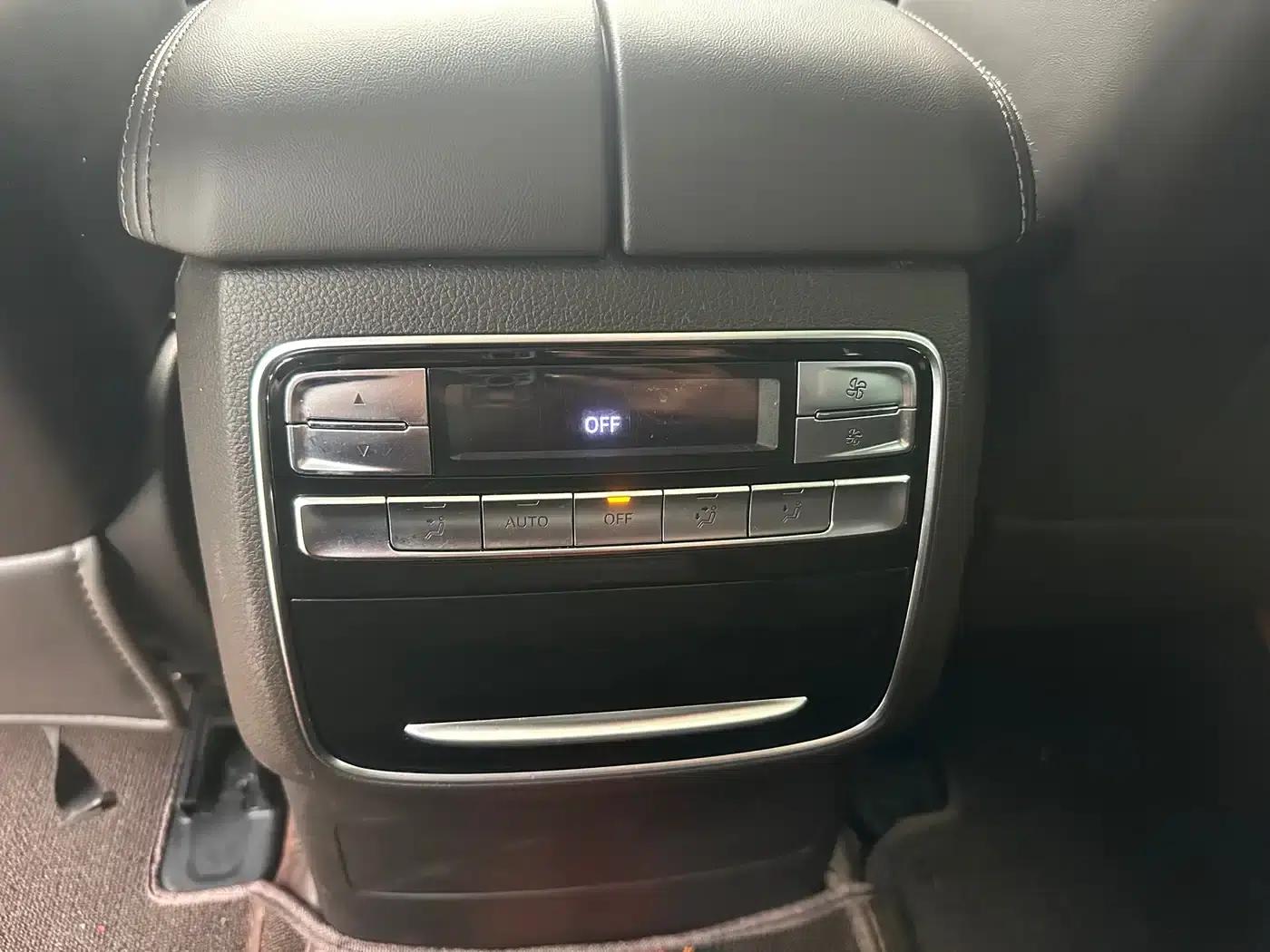 Roewe RX8 2019 30T Intelligent Internet Two-Wheel Drive Super Flagship Edition — миниатюра 12