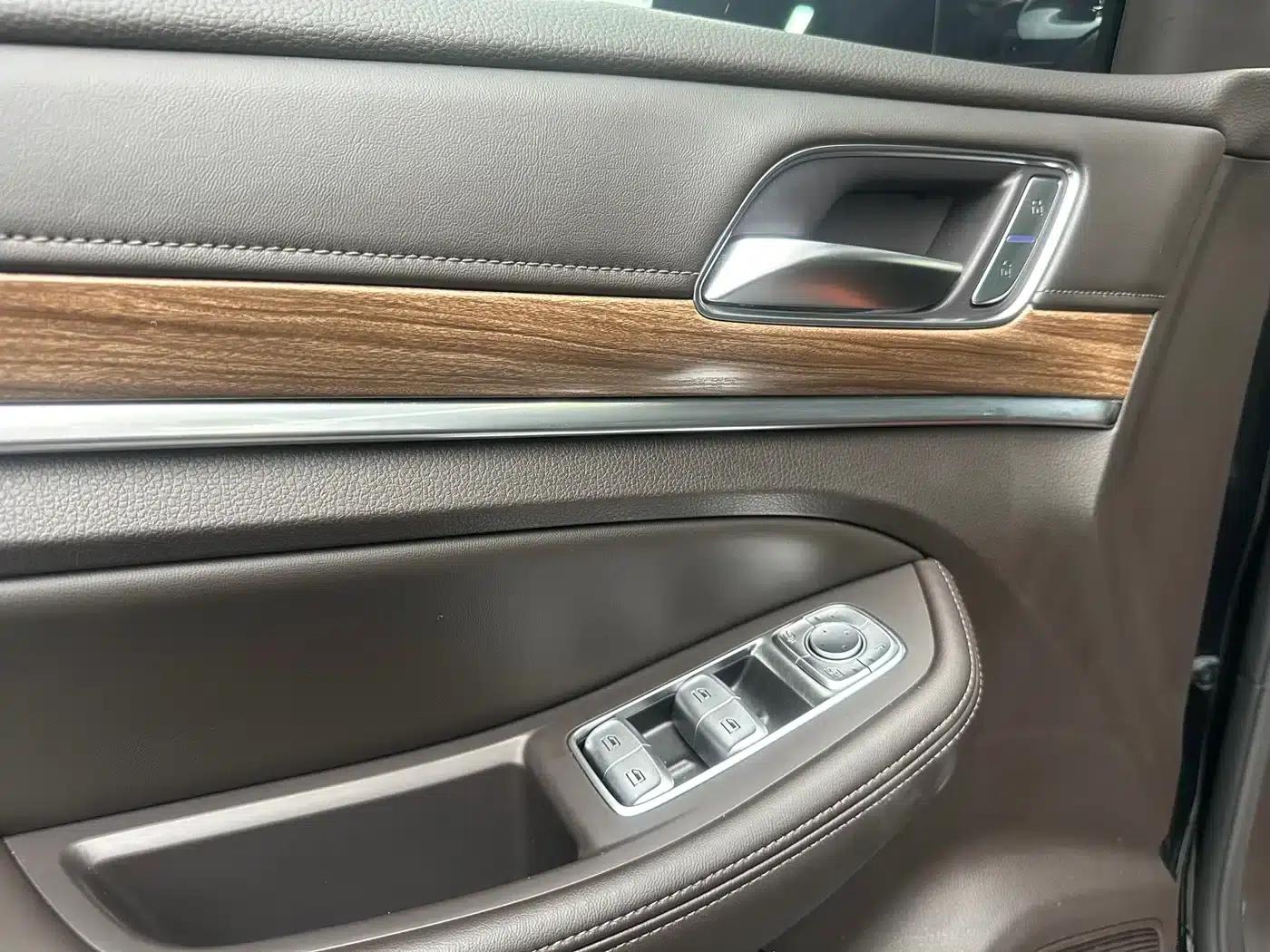 Roewe RX8 2019 30T Intelligent Internet Two-Wheel Drive Super Flagship Edition — миниатюра 17