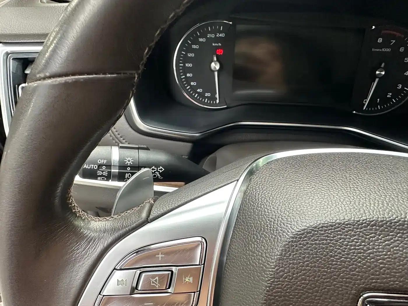 Roewe RX8 2019 30T Intelligent Internet Two-Wheel Drive Super Flagship Edition — миниатюра 10