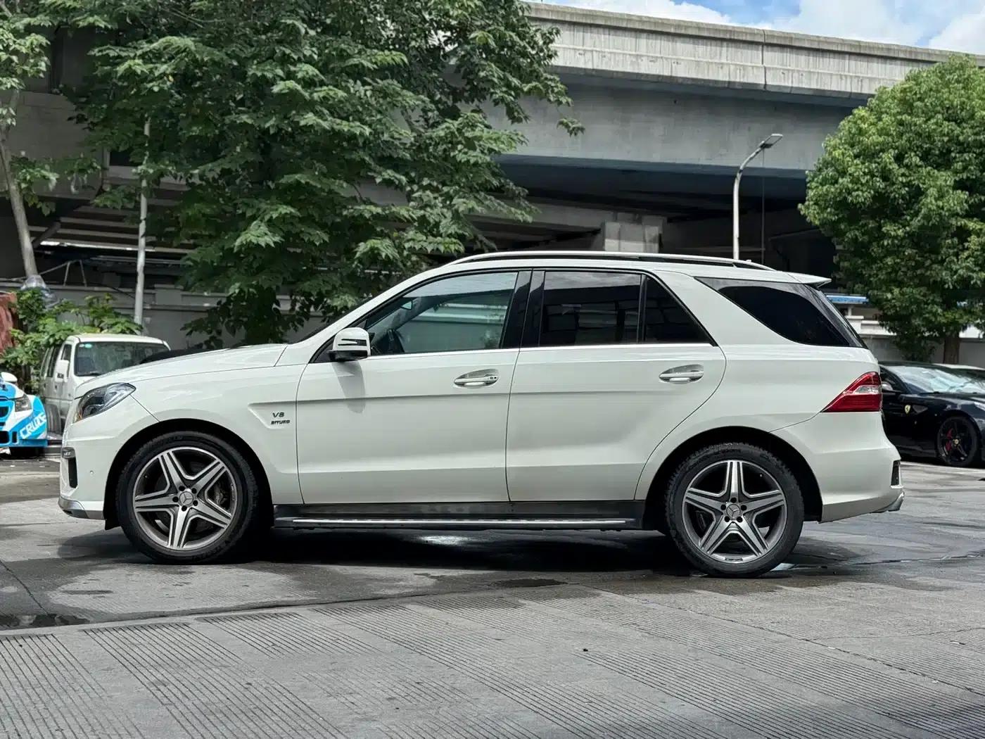 2012 Mercedes-Benz M-Class AMG ML 63 — миниатюра 3