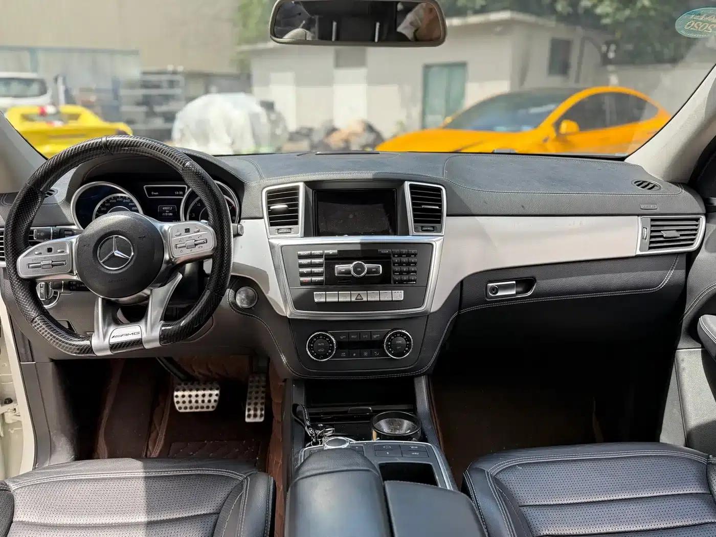 2012 Mercedes-Benz M-Class AMG ML 63 — миниатюра 4