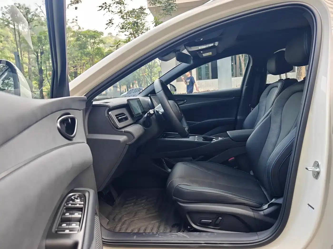 Seal 06 DM-i Touring Edition 2025 DM-i 150KM Premium Model — миниатюра 4
