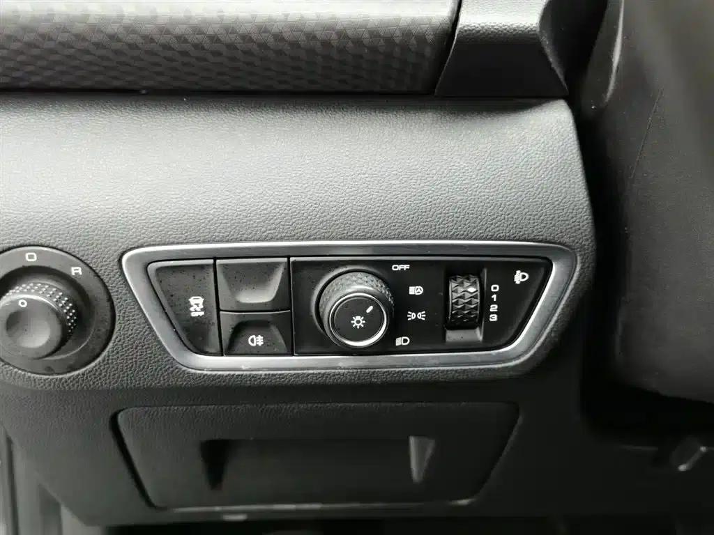 Baojun Valli 2021 1.5T Yili Ranch CVT Luxury Edition — миниатюра 21