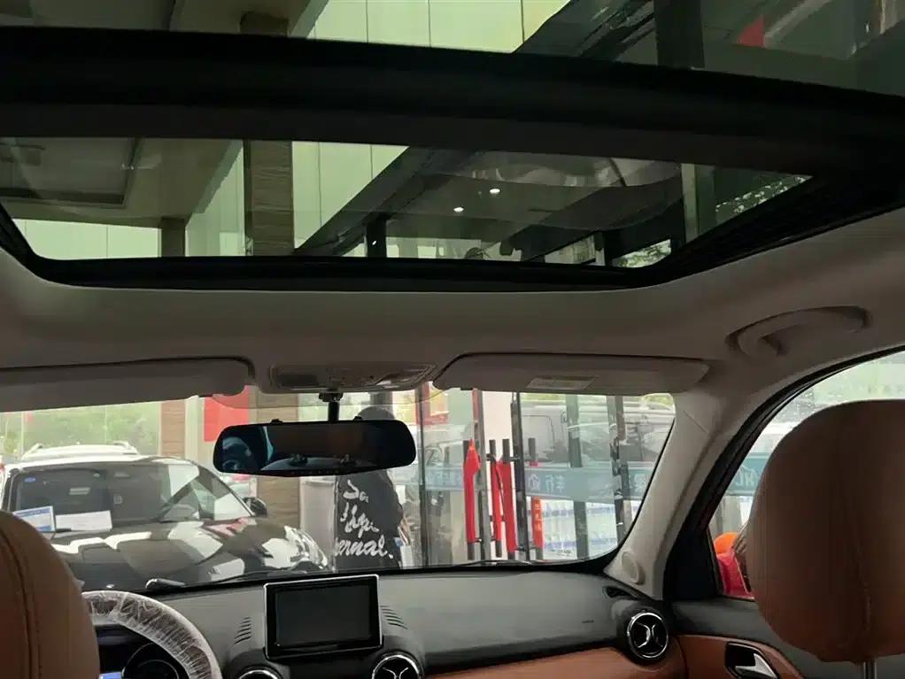 2016 Senova X35 1.5L Automatic Deluxe Edition — миниатюра 12