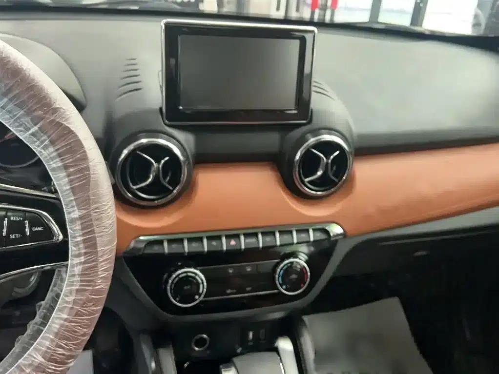 2016 Senova X35 1.5L Automatic Deluxe Edition — миниатюра 5