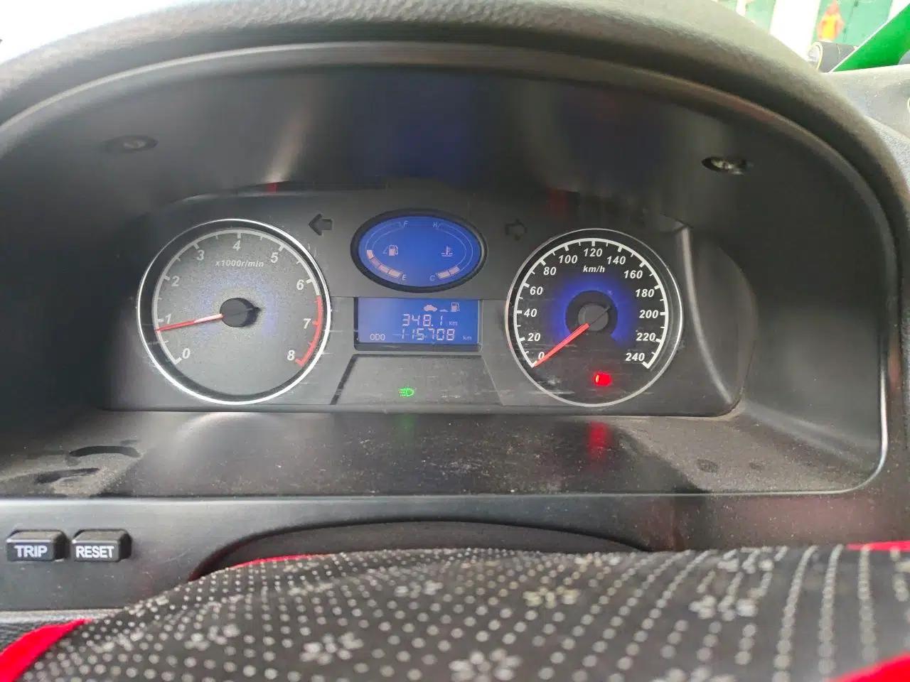 Geely Auto Classic Emgrand 2013 Sedan 1.5L Manual Entry-Level Model — миниатюра 12
