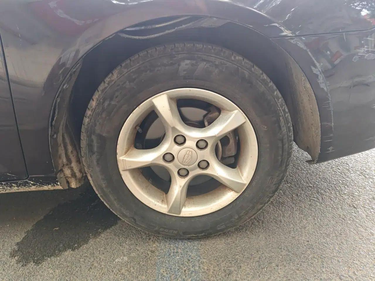 Geely Auto Classic Emgrand 2013 Sedan 1.5L Manual Entry-Level Model — миниатюра 8